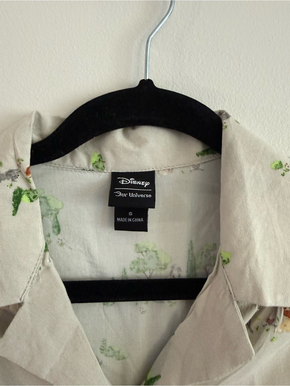 Disney lady and the tramp Cream Collared Short Sleeve Shirt with Green Print - Picture 3 of 3